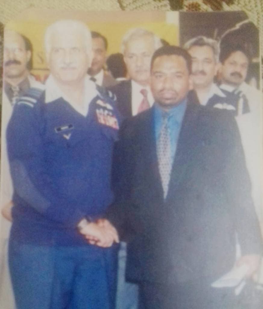 Asghar Ali Mubarak’s very rear photo along with Air Chief Marshal Mushaf Ali Mir including two Principal Staff Officers