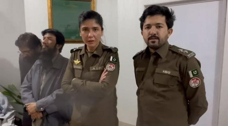Army Chief Appreciation for Professionalism of Police Officer Syeda Shahr Bano Naqviآرمی چیف کی پولیس آفیسر سیدہ شہر بانو نقوی کی پیشہ ورانہ مہارت کی تعریف