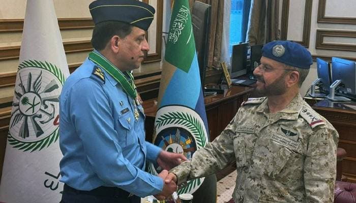 Air Chief was awarded the King Abdulaziz Badge of Honor during his visit to Saudi Arabiaائیر چیف کو سعودی عرب کے دورے کے دوران شاہ عبدالعزیز بیج آف آنر سے نوازا گیا