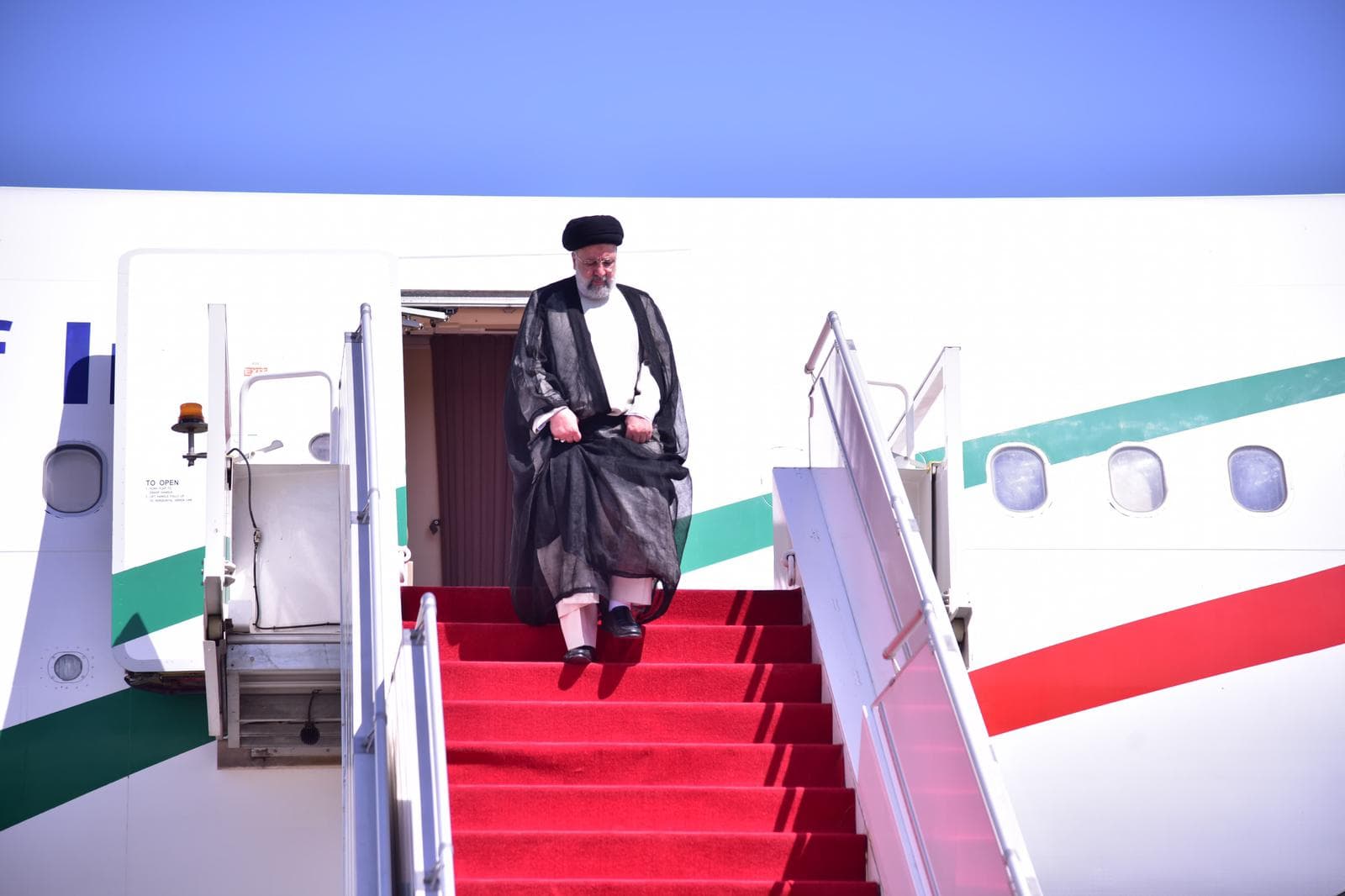 ایران ,اسرائیل کشیدگی میں ایرانی صدر ابراہیم رئیسی پاکستان کا تاریخی دورہ …….Iranian President Ibrahim Raisi’s historic visit to Pakistan amid Iran-Israel tension…سفر تاریخی ابراهیم رئیسی رئیس جمهور ایران به پاکستان در بحبوحه تنش ایران و اسرائیل…..