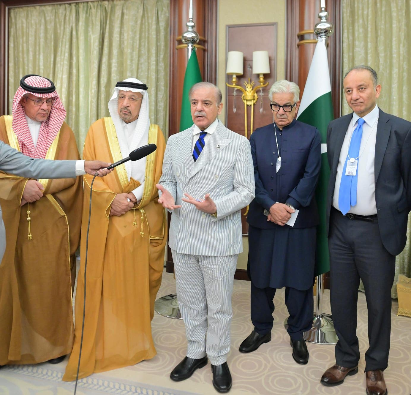 سعودی وقطری سرمایہ کاری;پاکستان میں اقتصادی ترقی وخوشحالی… Saudi and Qatari investment; economic development and prosperity in Pakistan.(اصغر علی مبارک)