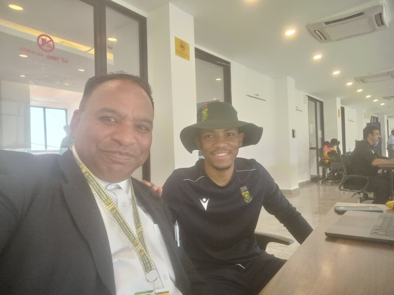 Lucy Davie is a key figure in South African cricket . ….لوسی ڈیوی جنوبی افریقی کرکٹ کی ایک اہم شخصیت .Lucy Davie is ‘n sleutelfiguur in Suid-Afrikaanse krieket …