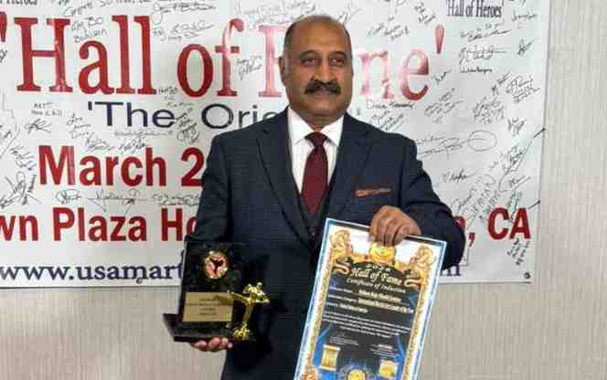 Shihan Raja Khalid Mahmood Janjua becomes the first Pakistani martial artist to receive the Hall of Fame Award for the fourth time in the United States.شیہان راجہ خالد محمود جنجوعہ امریکہ میں چوتھی بار ہال آف فیم ایوارڈ حاصل کرنے والے پہلے پاکستانی مارشل آرٹسٹ بن گئے ۔