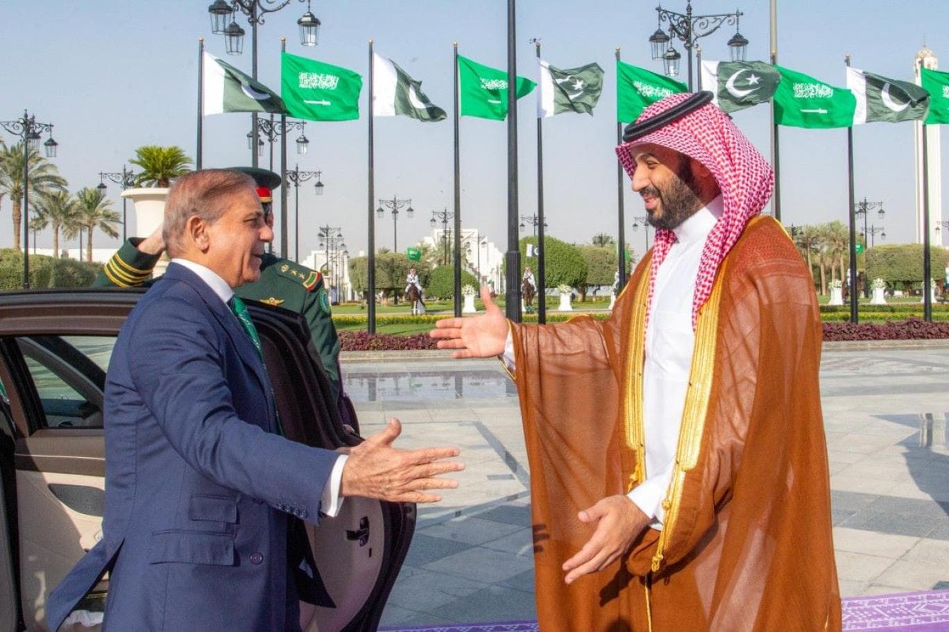 پاکستان “امن کا مرکز” ایران, امریکہ تنازعہ ;سفارت کاری تیز,اہم ممالک سے رابطے