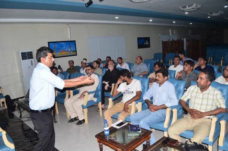 NPC; “Apna Kamao” chief Malik Waqar Ahmed’s training program for journalistsاین پی سی ; “اپنا کماؤ” (Apna Kamao) کے سربراہ ملک وقار احمد کا صحافیوں کے لیے تربیتی پروگرام