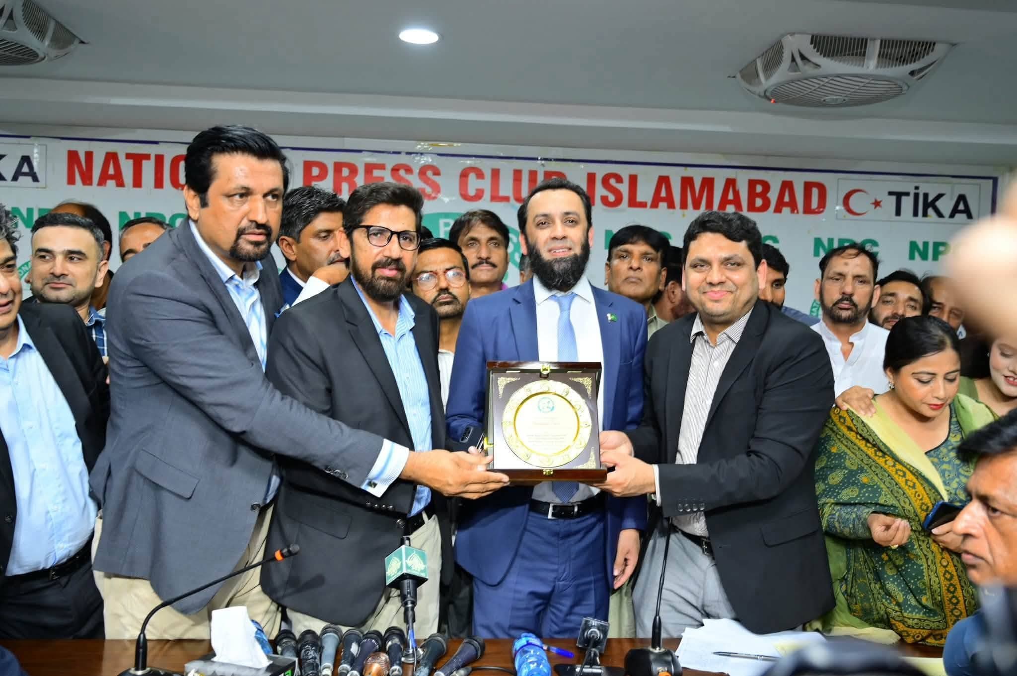 Government committed to solving media problems —