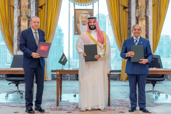 Defense Agreement, Pakistan Nuclear Power 1.710 million troops, large military pillar ..